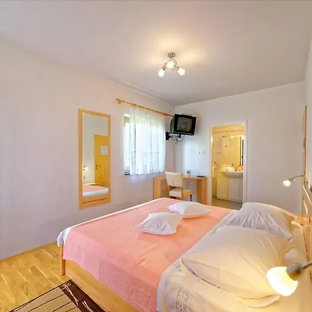 Guest house Bogovic 2407 Malinska